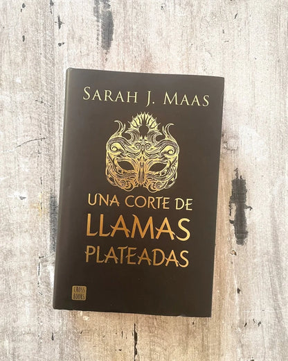 Una Corte de Llamas Plateadas. Edición Cantos Pintados